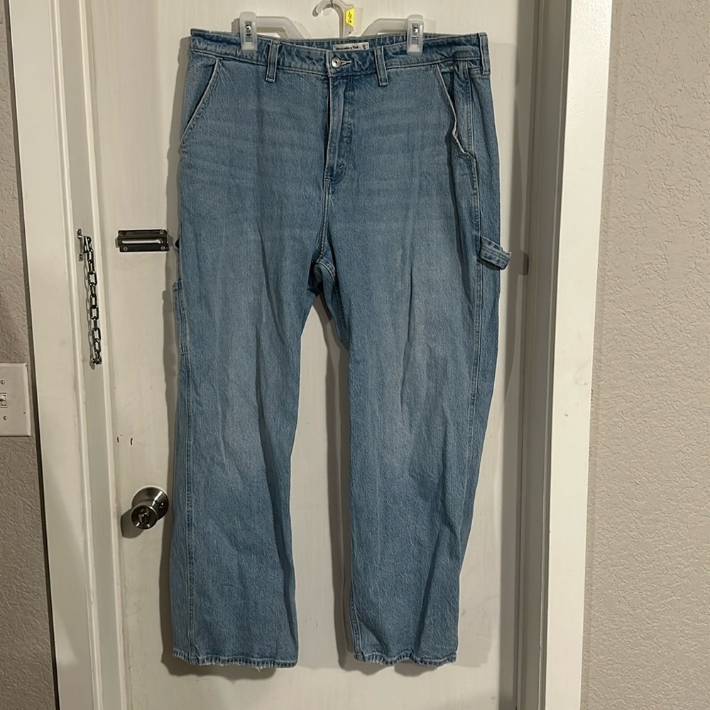 Curve Love High Rise 90s Relaxed Jean in Light w/ Carpenter Details